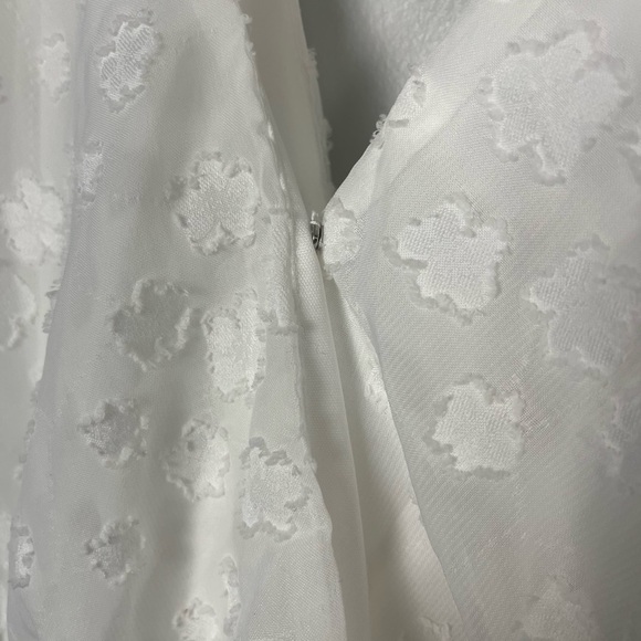 Arula xquisite White textured romper size XL - Picture 8 of 10